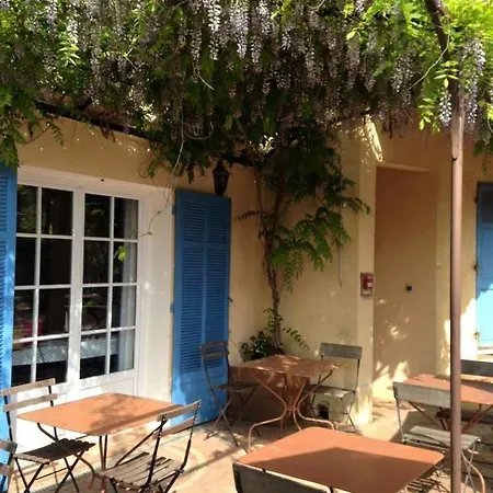 Hotell Des Glycines 3*