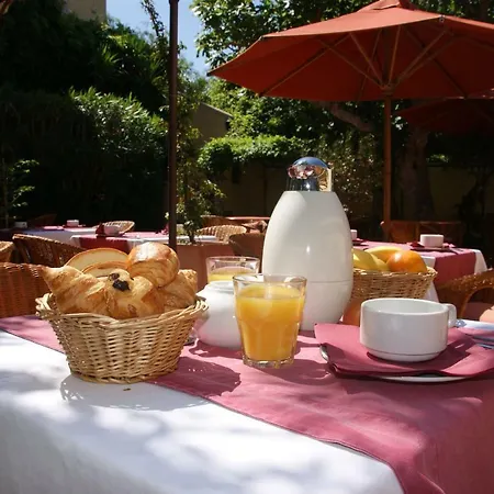 Des Glycines Hotell 3*